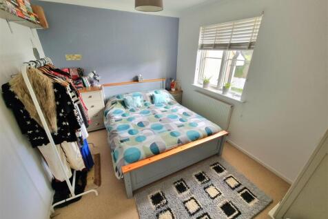 Bed 1.jpg