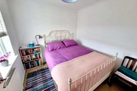 Bed 2.jpg