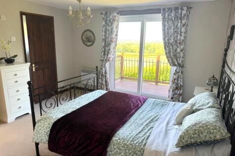 Master bedroom 1.jpg