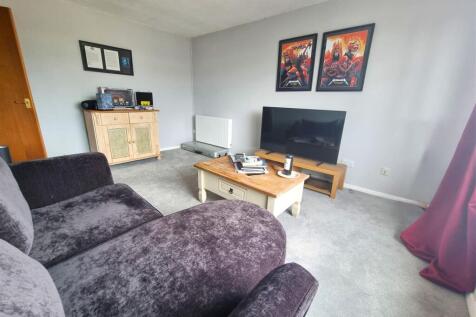 Living Room (2).jpg