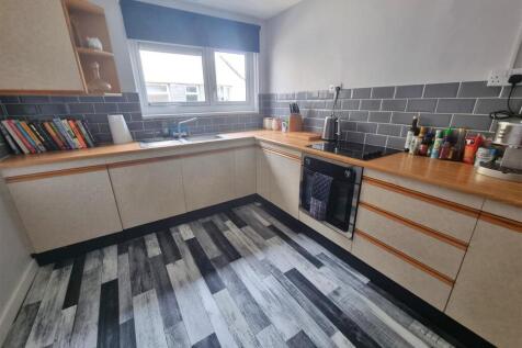 Kitchen 2.jpg