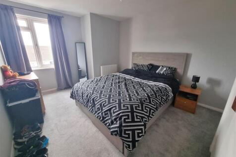 Bedroom 1.jpg