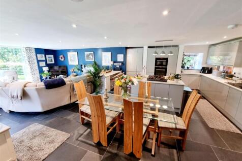 Kitchen &amp; dining 1.jpg