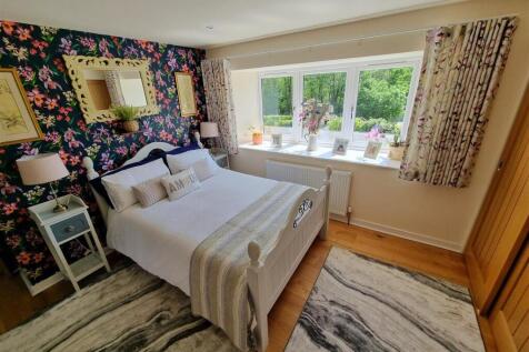 Bed 2.jpg