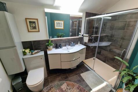 Ensuite.jpg