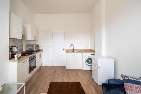 Living-Kitchen Area - 33 Greenlees.jpg