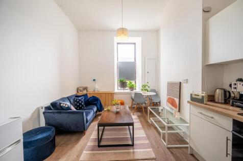 Living Area - 33 Greenlees.jpg
