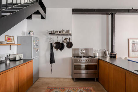 270697 - 6A Basing Court-31.jpg