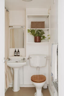 306774 - edited Loo Holmbury.jpg