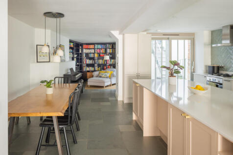 305892 - THE CASTING HOUSE-23.jpg