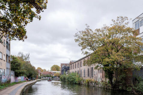 318652 - Vicar's Close, London E9 - high res-07...