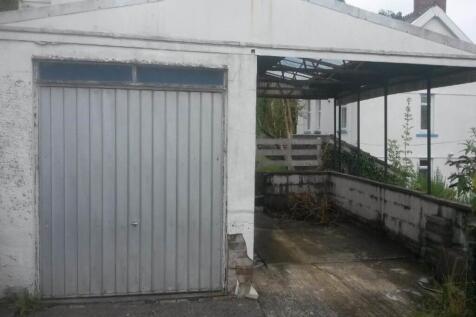 Garage / Car port