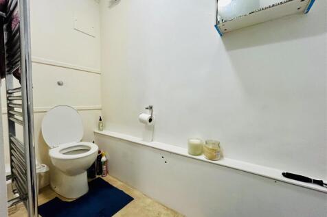 Bathroom a.jpeg
