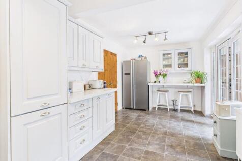 Kitchen towards Breakfast area 