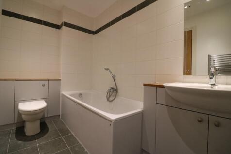bedroom 2 en-suite.jpg