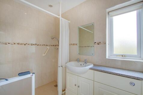 En suite wet room