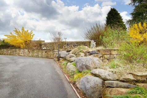 Drive &amp; gardens 