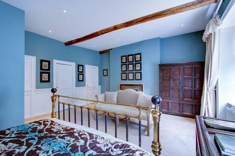 Principal bedroom
