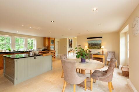 Dining kitchen