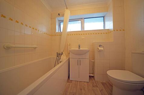 Heather Close, Sittingbourne - Bathroom