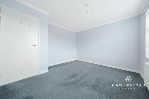 Warwick Crescent, Sittingbourne - Bedroom 1