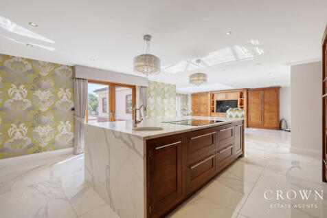 Kitchen Island Breakfast Area