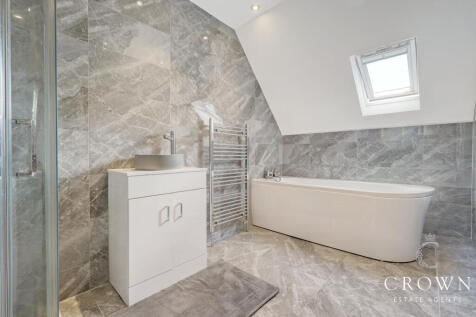 En-suite to Bedroom Two