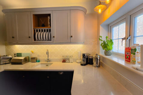 Kitchen (View 1)