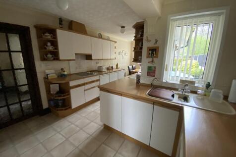 Kitchen: