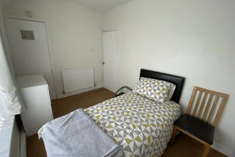 Bedroom no.2 rear double: