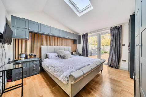 1373635-15-690b6a...