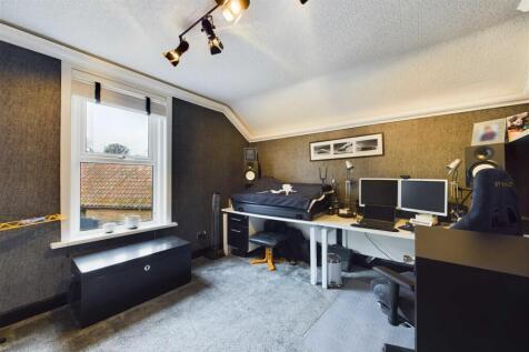 CAM01211G0-PR0163-STILL030