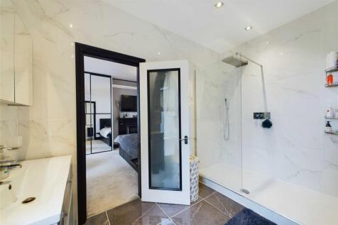 CAM01211G0-PR0163-STILL027