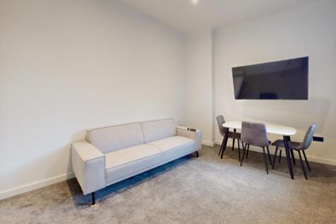 9-Low-Pavement-Flat-4-Living-Room