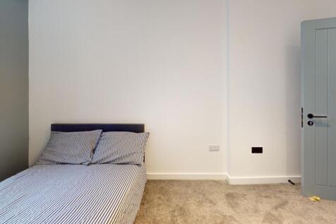 9-Low-Pavement-Flat-4-Bedroom(5)