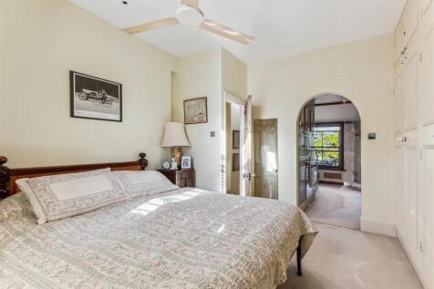 Grove Park Gardens, W4 - FOR SALE