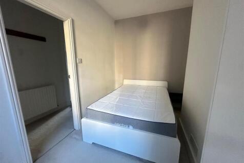 Warriner gdns, bedroom 1, EH.jpg