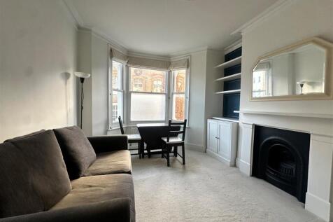 Warriner gdns, reception, EH.jpg