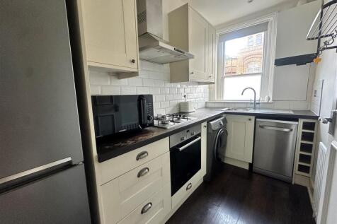 Warriner gdns, kitchen, EH.jpg