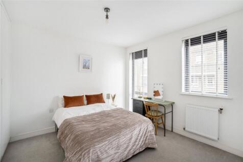Tryon Crescent, E9