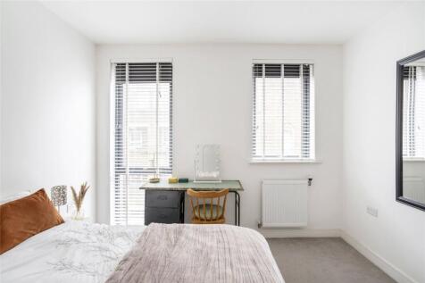 Tryon Crescent, E9