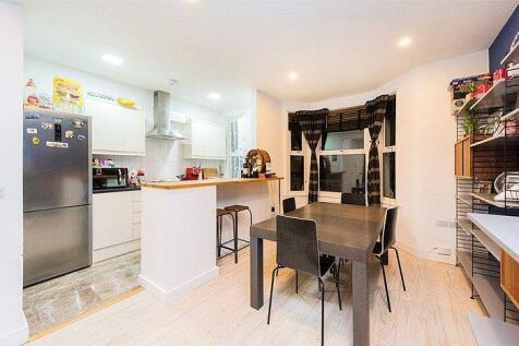 3 Bedroom Flats To Rent In Manor Park East London Rightmove