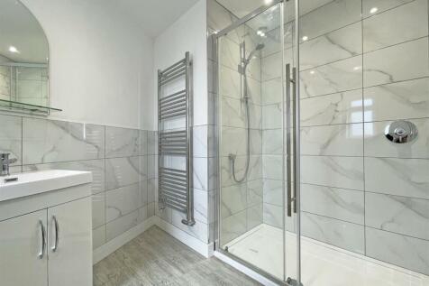 Higher Efford Road 54 - En Suite 2.jpg
