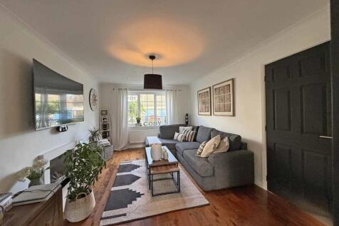 Aberdeen Avenue 100 Lounge 1.jpg