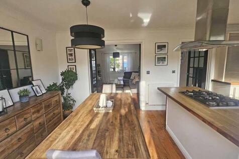 Aberdeen Avenue 100 Dining Area...jpg