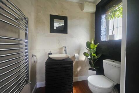 Aberdeen Avenue 100 Downstairs WC.jpg