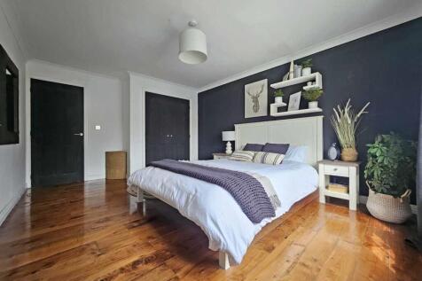 Aberdeen Avenue 100 Bed 1 Shot 2.jpg