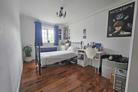 Aberdeen Avenue 100 Bed 2.jpg