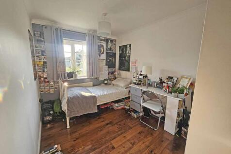 Aberdeen Avenue 100 Bed 3.jpg
