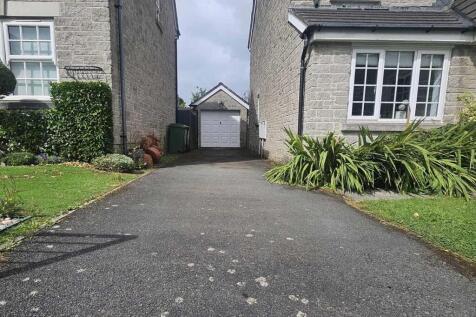 Aberdeen Avenue 100 Driveway.jpg
